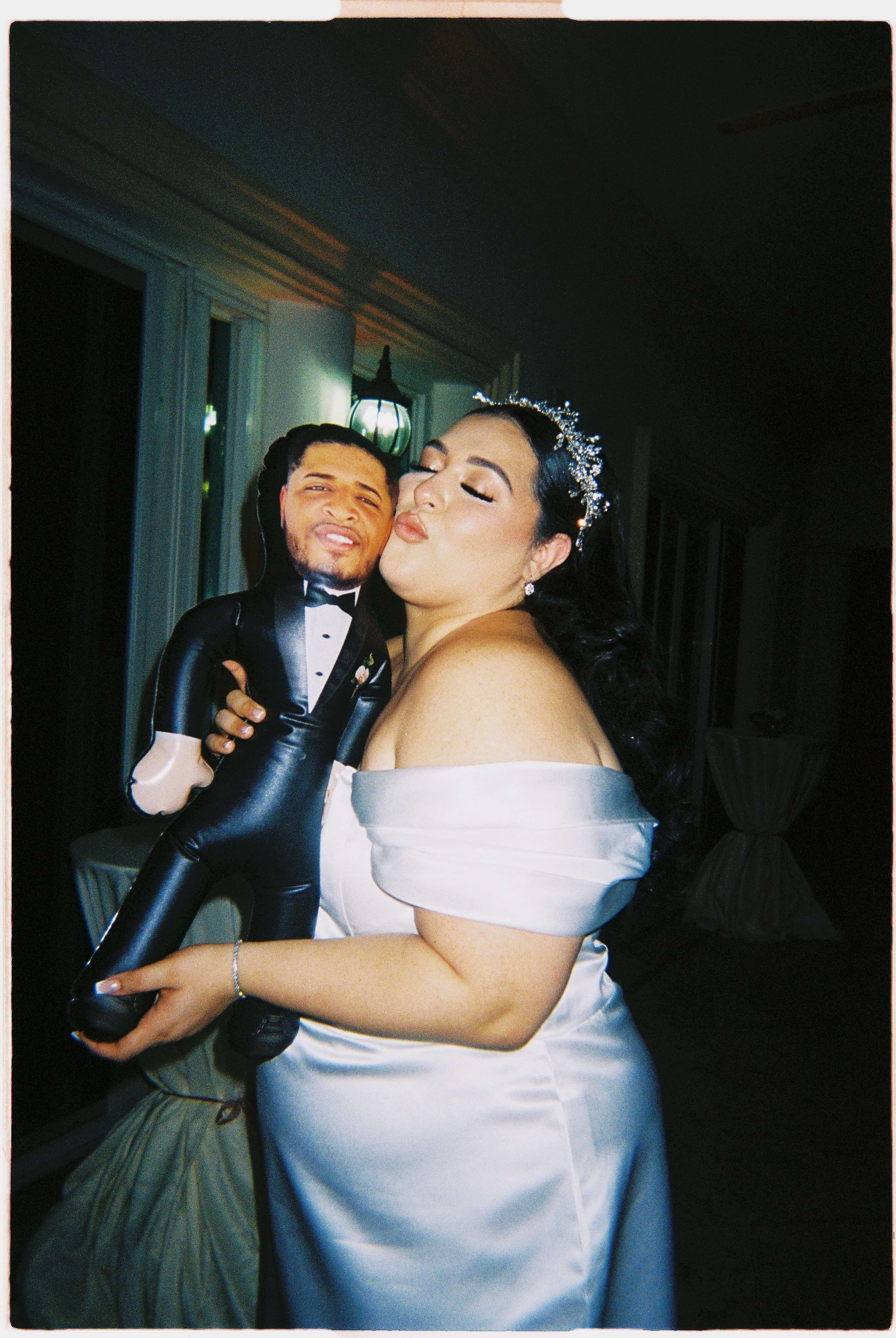 Amanda and Steven's Wedding Photo - Capturing beautiful wedding moments